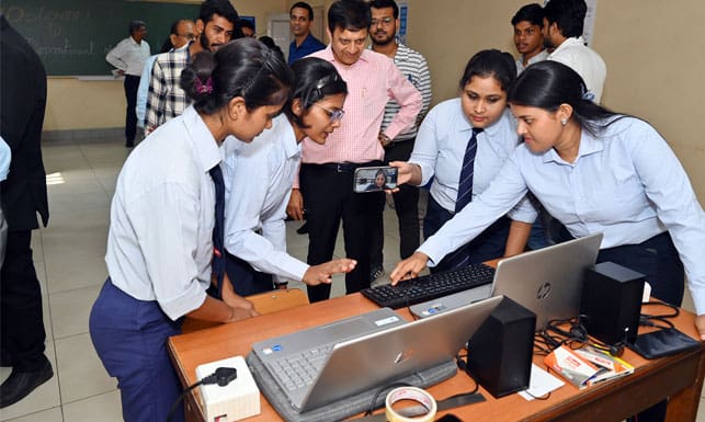 The Climb Craze: A hand-gesture automation game Img